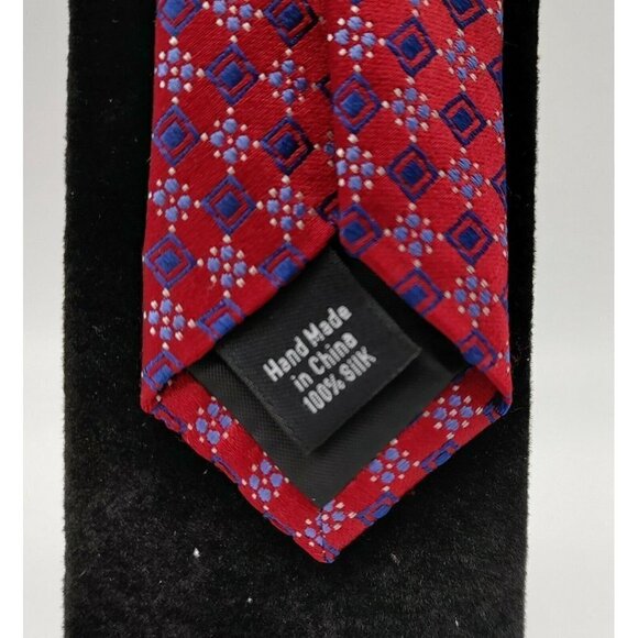 Stafford Tailored Culture Mens Red Silk Geometric Pointed Neck Tie Size 59x3 In - Picture 5 of 7